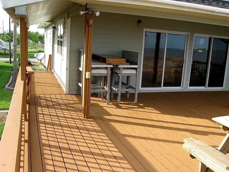 Non Smoking/ Water Front Bayhouse With Private Fishing Pier And Boat Dock in San Leon, Texas, United States — photo 3
