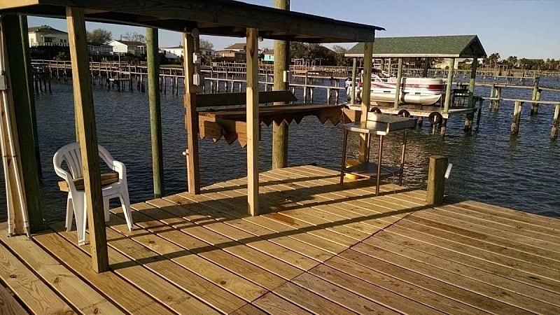 Non Smoking/ Water Front Bayhouse With Private Fishing Pier And Boat Dock in San Leon, Texas, United States — photo 4