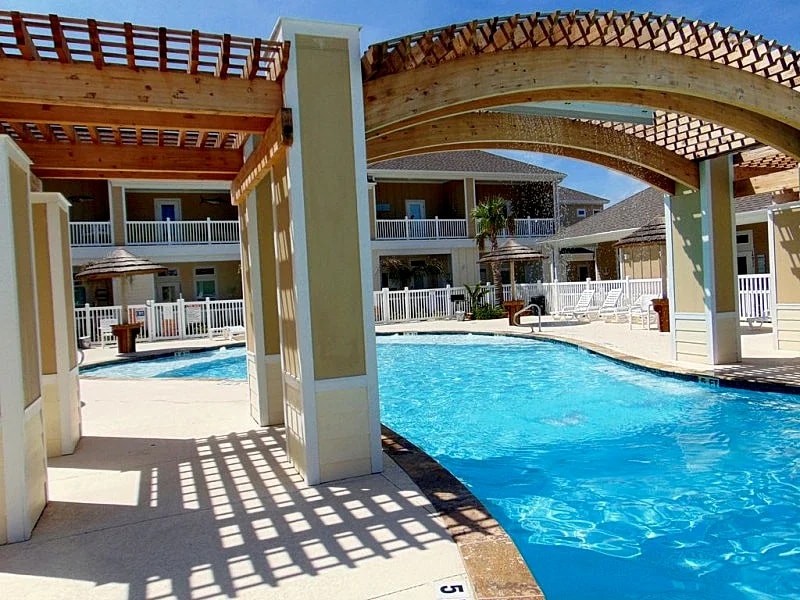 1b/1b for 6 (max4adults)! Heated pools! Steps from the BEACH!Netflix!Playground! in Corpus Christi, Texas, United States — photo 4