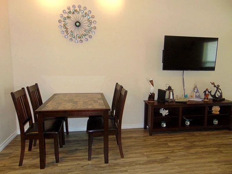 1b/1b for 6 (max4adults)! Heated pools! Steps from the BEACH!Netflix!Playground! in Corpus Christi, Texas, United States — photo 3