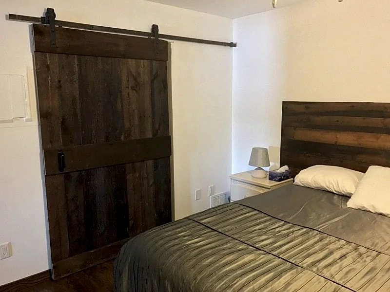 Modern/Industrial Beachfront Condo w 4 Noah's Ark wristbands, newly renovated in Wisconsin Dells, Wisconsin, United States — photo 4