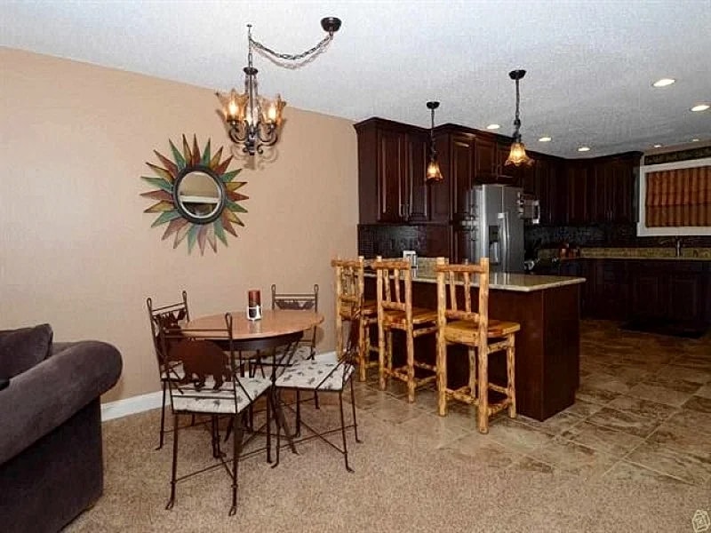 High-End, Modern/Rustic Beachfront Condo on Lake Delton + 6 Noahs Ark wristbands in Wisconsin Dells, Wisconsin, United States — photo 5
