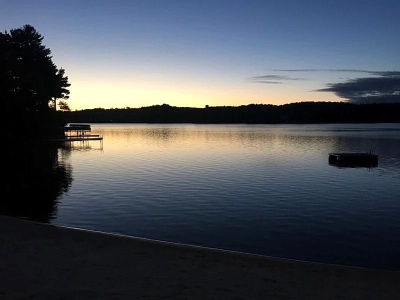 High-End, Modern/Rustic Beachfront Condo on Lake Delton + 6 Noahs Ark wristbands in Wisconsin Dells, Wisconsin, United States — photo 1