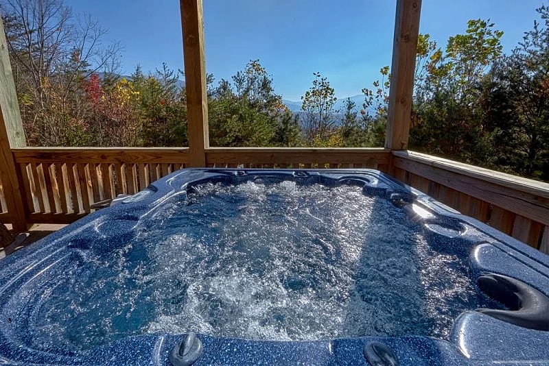 Buck & Bear Lodge - Spectacular Mtn views, Hot Tub, Arcade, great for families! in Gatlinburg, Tennessee, United States — photo 4