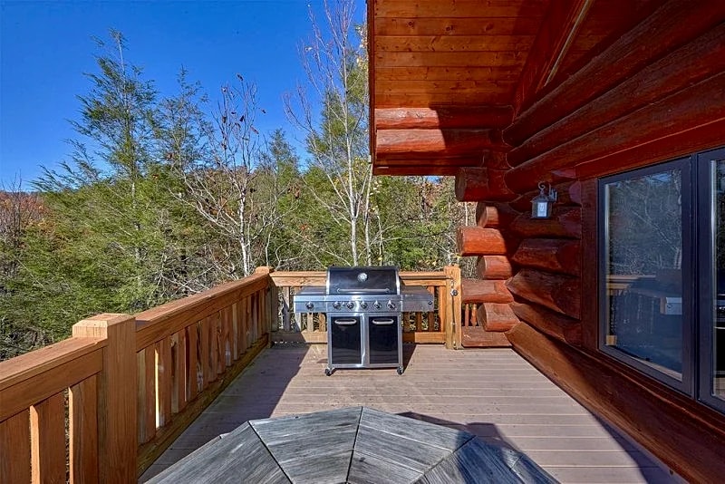 Buck & Bear Lodge - Spectacular Mtn views, Hot Tub, Arcade, great for families! in Gatlinburg, Tennessee, United States — photo 3