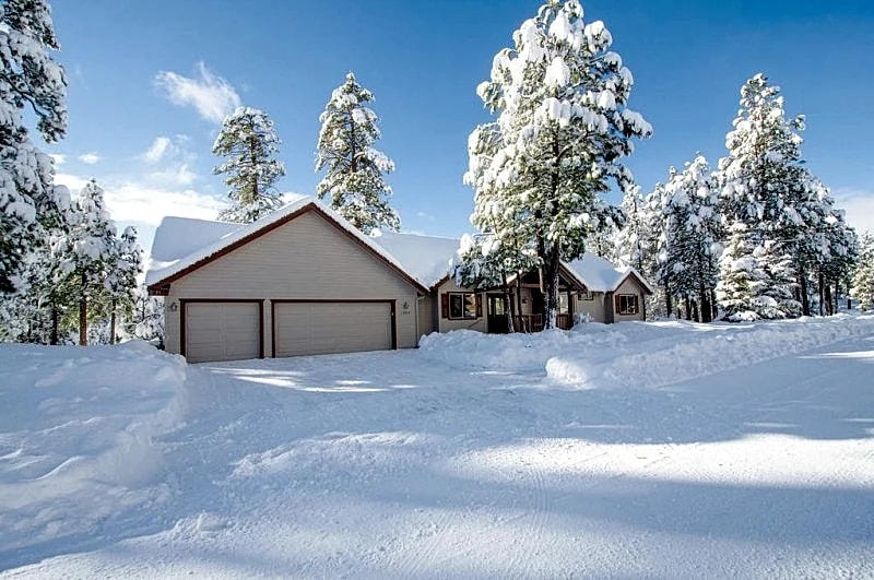 Luxury Retreat w/ Forest Views & Hot Tub! Newly renovated with high-end finishes in Flagstaff, Arizona, United States — photo 2