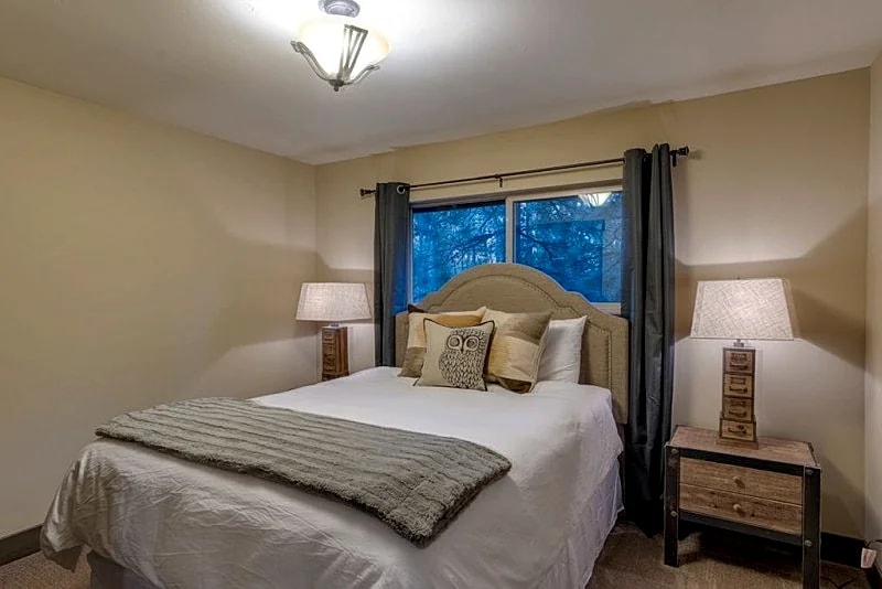Sierra House Luxury Chalet: 7 Bedrooms, sleeps 16, Hot Tub, Pool Table and more! in South Lake Tahoe, California, United States — photo 5