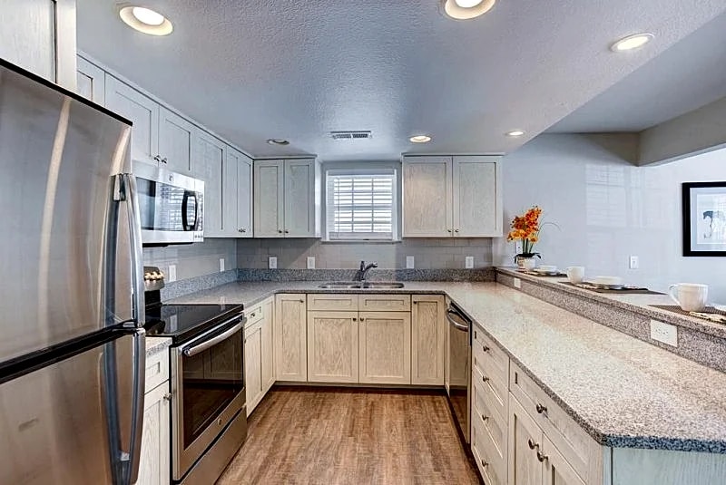 3BR/3BA - Indoor Waterpark - Largest Outdoor Pool in OBX in Kitty Hawk, North Carolina, United States — photo 5