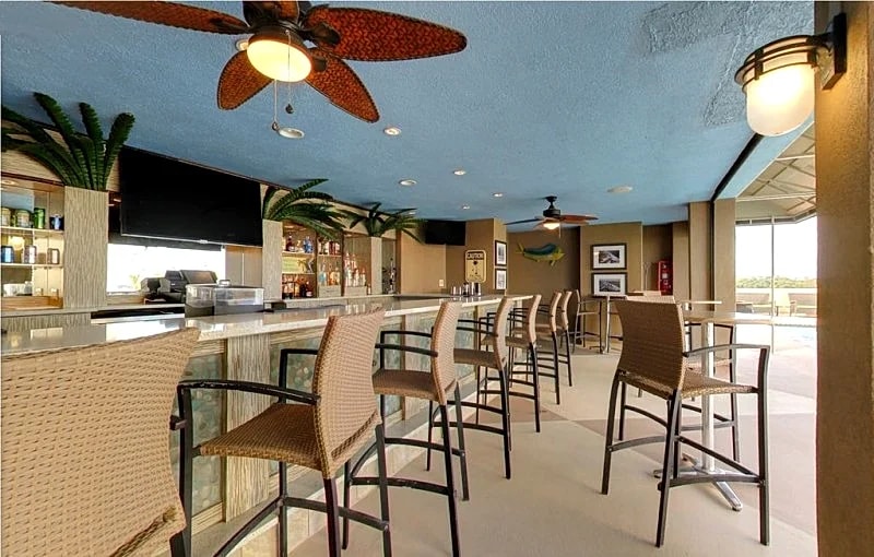 Oceanfront Studio - Beautiful View from Your Oceanfront Balcony! in Virginia Beach, Virginia, United States — photo 3