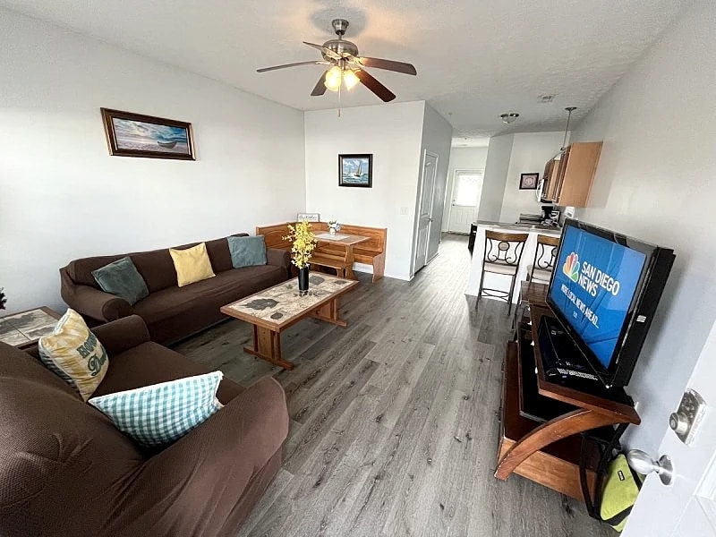 MRV13S, 2-bedroom cottage, 2 Blocks to the Beach! Free WIFI, Free Parking in Myrtle Beach, South Carolina, United States — photo 4