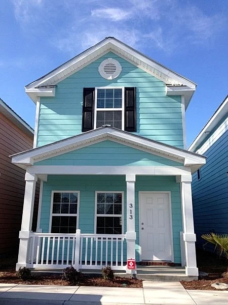 MRV13S, 2-bedroom cottage, 2 Blocks to the Beach! Free WIFI, Free Parking in Myrtle Beach, South Carolina, United States — photo 2
