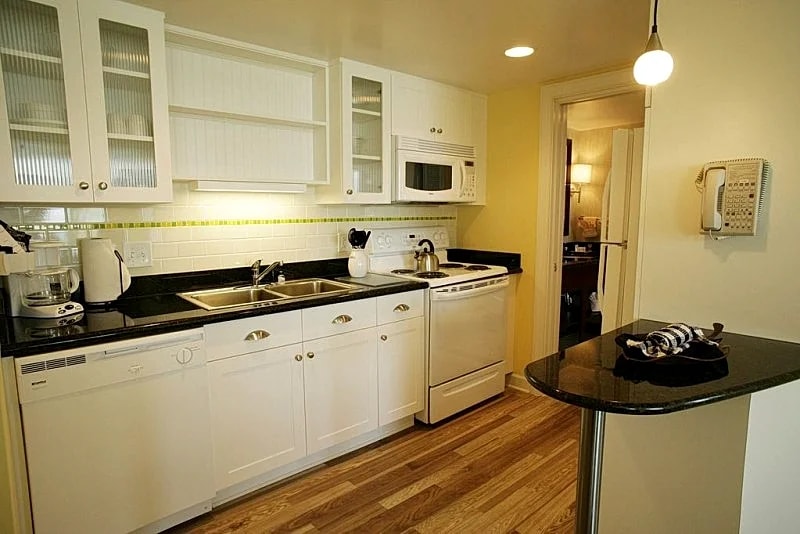2BR/2BA Western Caribbean @ OBC - Only Steps Away from Boardwalk and Beach! in Virginia Beach, Virginia, United States — photo 3