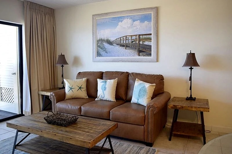 Penthouse- Next to Pier - Fully Renovated
