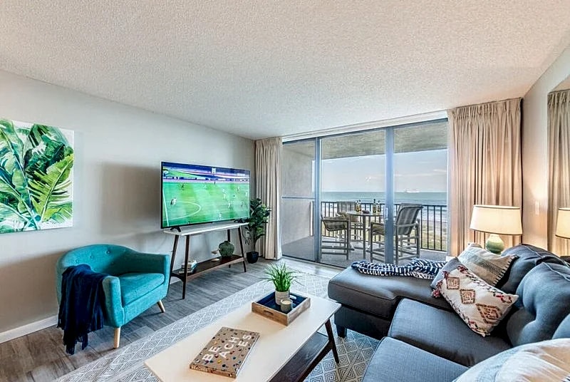 Penthouse l Oceanfront l Modern l On the Beach!