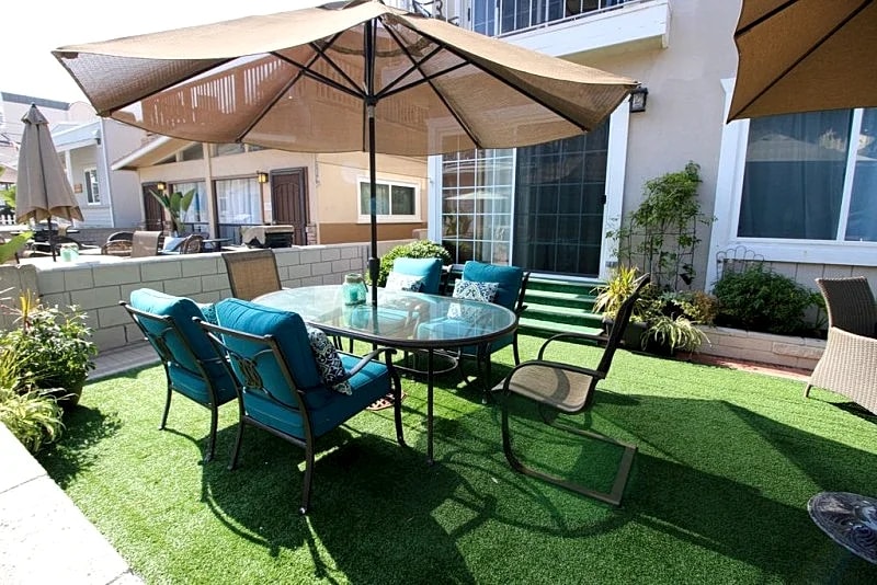 Surf Side Cottage with patio, Two Kings Suites, Bunk Cave & 70 steps to sand!