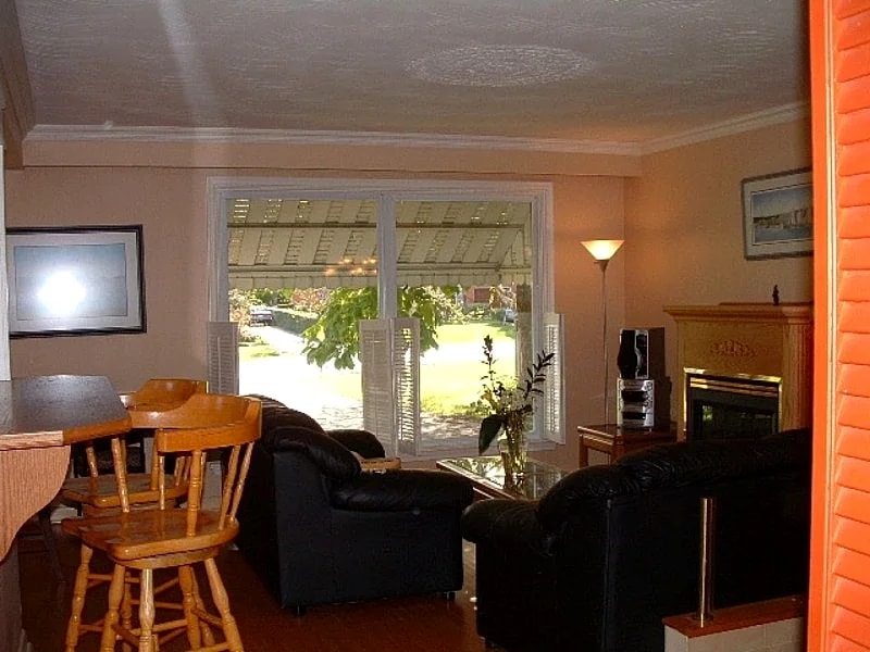 Milton near Toronto PRIVATE heated pool, trampoline in Milton, Ontario, Canada — photo 2