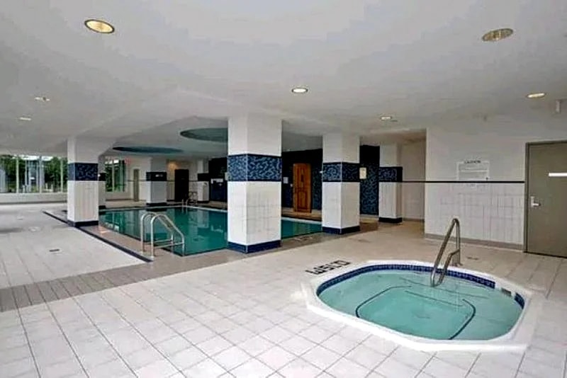LUXURY 2BDR 2BATH NEAR SQUARE ONE MALL in Mississauga, Ontario, Canada — photo 2