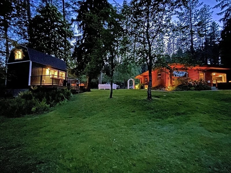 RIVER FRONT, 1-Acre, Hot Tub, NEW Home, NEAR UNIVERSITY and GREEN BLUFF in Spokane, Washington, United States — photo 2