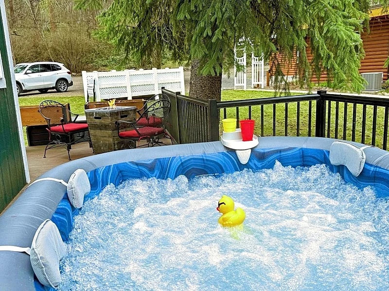 RIVER FRONT, 1-Acre, Hot Tub, NEW Home, NEAR UNIVERSITY and GREEN BLUFF in Spokane, Washington, United States — photo 3