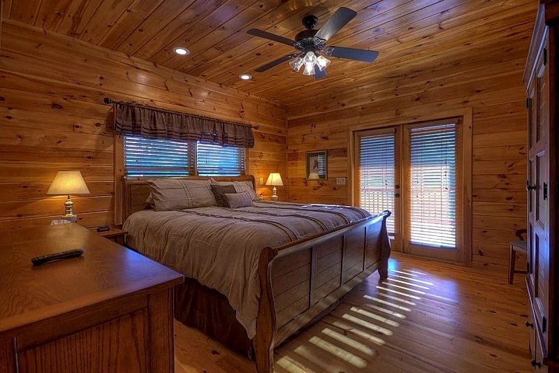 Dream Big! Riverfront Cabin, Game Room, Hot Tub, Fireplace and lots more for All in Blue Ridge, Georgia, United States — photo 4