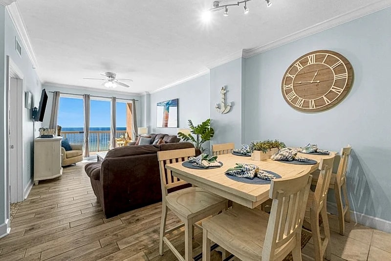 Luxurious 3-Bedroom Oceanfront Condo in Panama City Beach, Florida, United States — photo 5