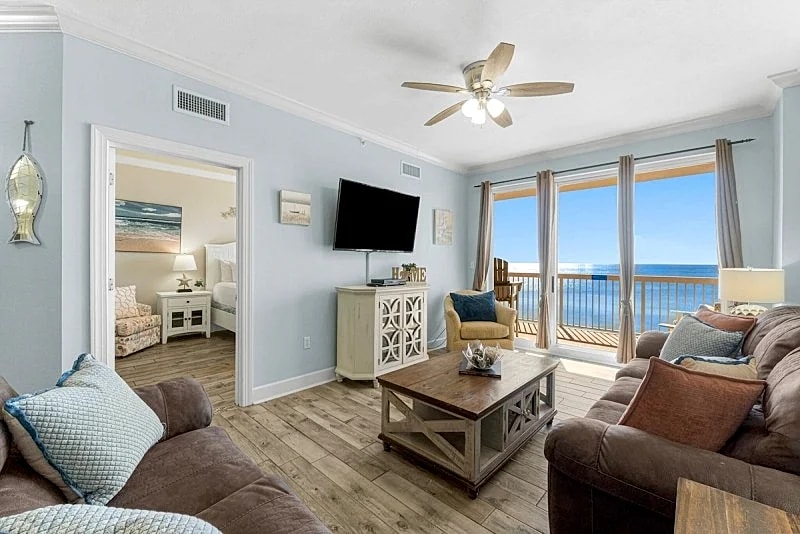 Luxurious 3-Bedroom Oceanfront Condo in Panama City Beach, Florida, United States — photo 4
