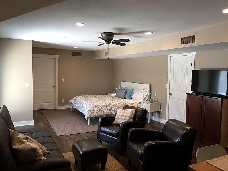 Fresh bed and fresh bread in beautiful studio! in Mesa, Arizona, United States — photo 3