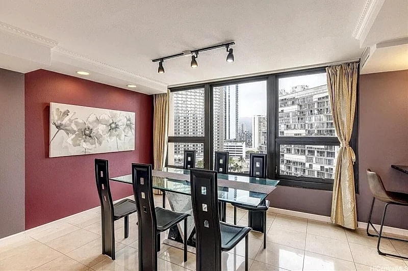 Enjoy Grand 2BR, 2 Baths, Executive Condo Near Beach and Everything Else in Honolulu, Hawaii, United States — photo 5