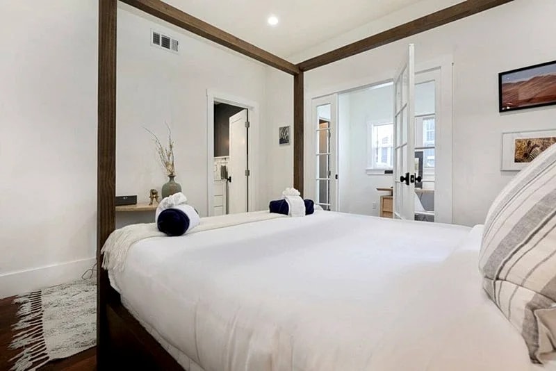 Silverlake/Echo Park 2BR Apt - Parking+A/C+Roku in Los Angeles, California, United States — photo 2