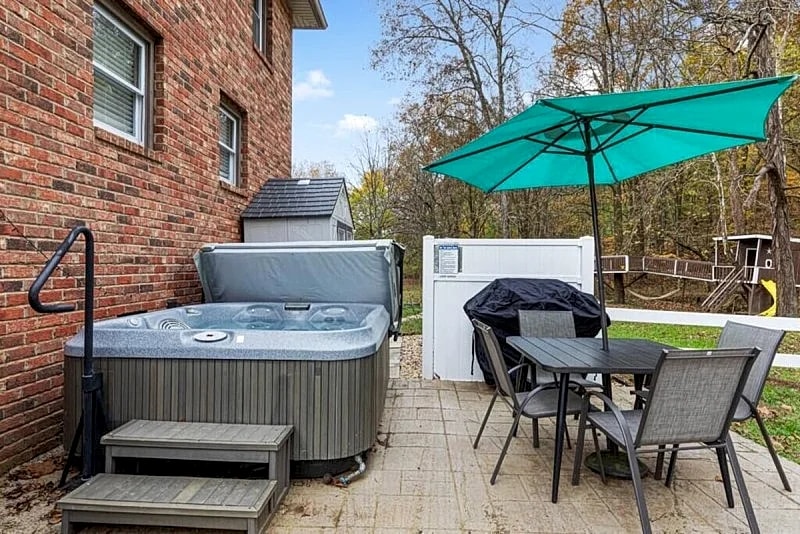 4x Superhost! Brenda Lee 2BR Villa | Pool + Hot Tub in Nashville, Tennessee, United States — photo 5