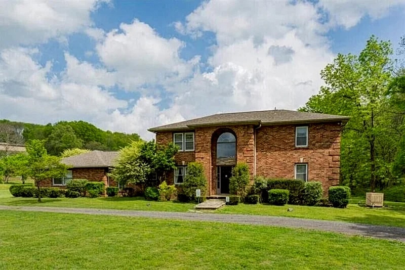 4x Superhost! Brenda Lee 2BR Villa | Pool + Hot Tub in Nashville, Tennessee, United States — photo 4