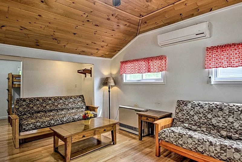 Wellesley Pines Yellow Cottage w/ Private Porch & Grill in Laconia, New Hampshire, United States — photo 5