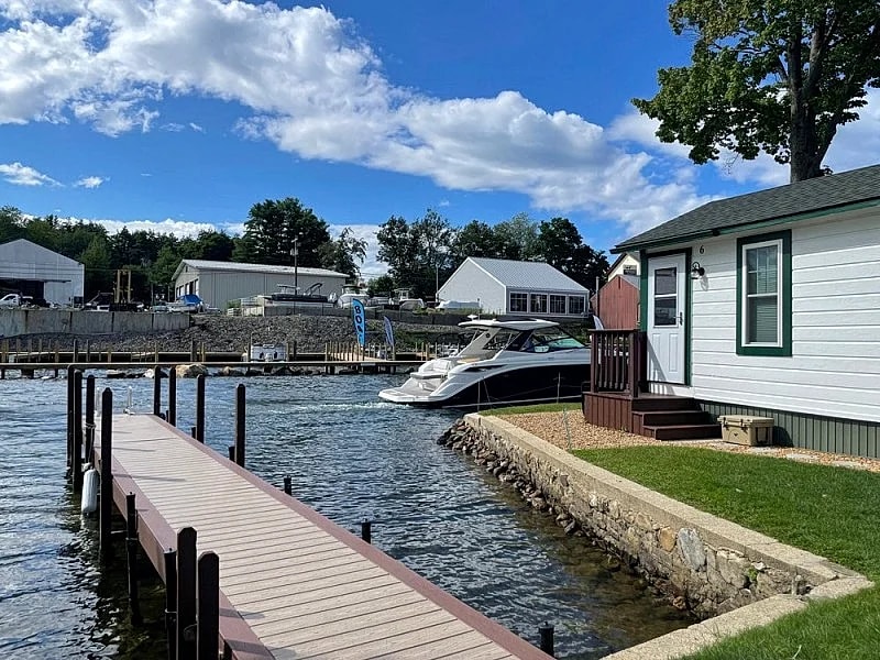 Premier Waterfront 2BR Cottage #9 w/ Screened Porch in Laconia, New Hampshire, United States — photo 5