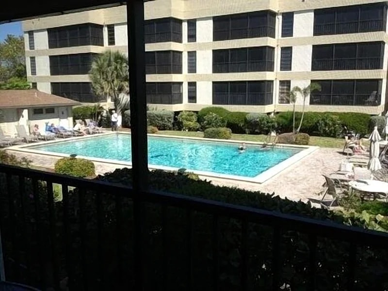 Kings Crown #114 3 Bedrooms 2 Baths Overlooking the water in Sanibel, Florida, United States — photo 4