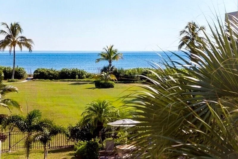 Kings Crown #114 3 Bedrooms 2 Baths Overlooking the water in Sanibel, Florida, United States — photo 3