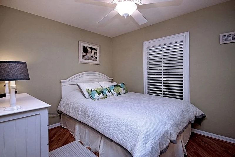 La Casa On Mango, heated pool - 5 min walk to the Beach in Fort Myers Beach, Florida, United States — photo 5