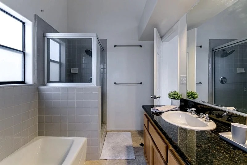 Bright Spacious 4 Bedroom Penthouse Steps To Beach in Los Angeles, California, United States — photo 2