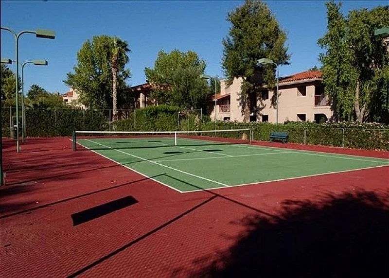 Furnished Vacation Condo in the Middle of Scottsdale in Scottsdale, Arizona, United States — photo 4