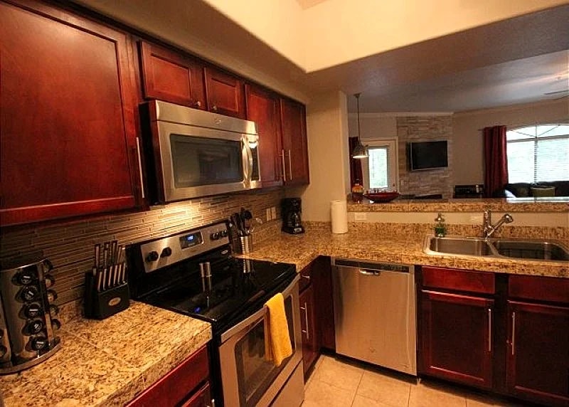Nicely equipped condo in North Scottsdale w/ AMENITIES. Close to it all... in Scottsdale, Arizona, United States — photo 3