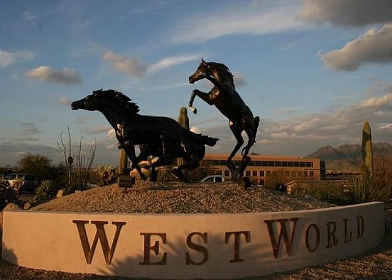 North Scottsdale Resort Like Living, Close to Everything! in Phoenix, Arizona, United States — photo 4