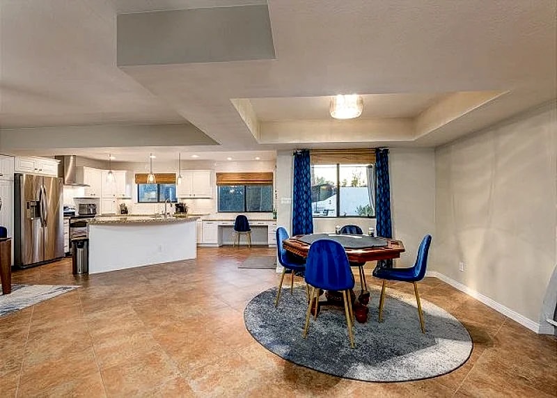 Large Pool and Entertainers Delight Yard! in Phoenix, Arizona, United States — photo 5