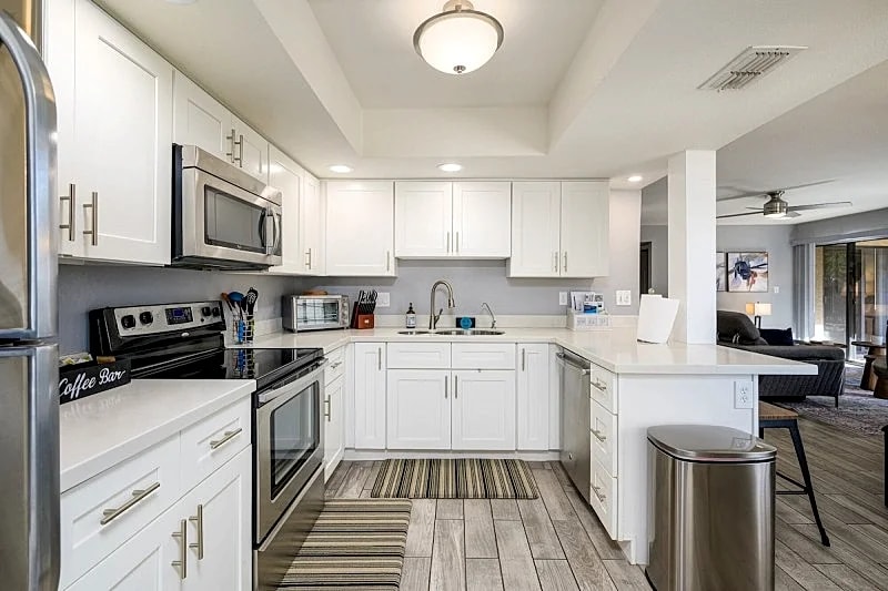 Beautifully Remodeled; Steps From Pool/spa in Central Scottsdale Location! in Scottsdale, Arizona, United States — photo 3