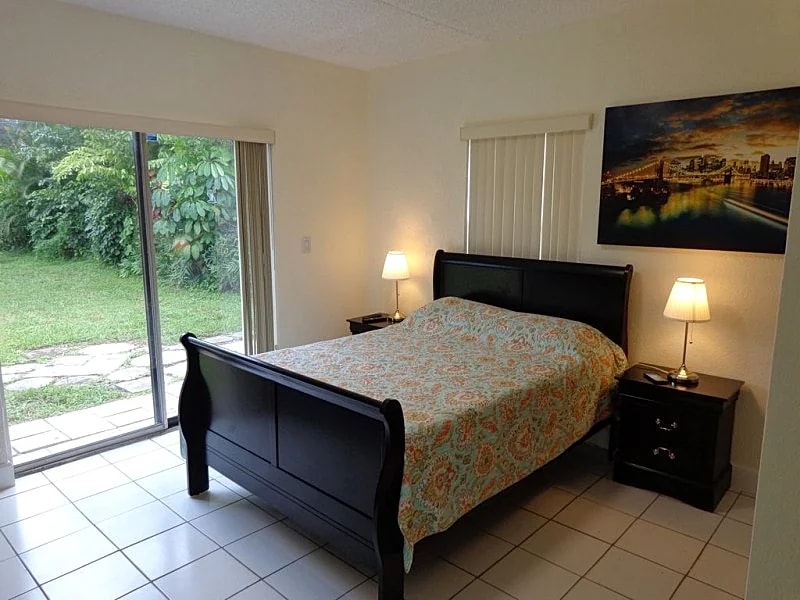 Near Fort Lauderdale Beach Florida Property overview in Oakland Park, Florida, United States — photo 5