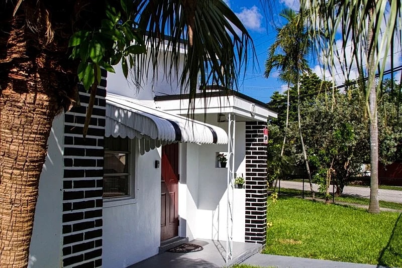 Cozy House with Parking and Big Backyard in Florida, United States — photo 2