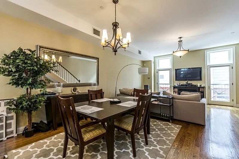 Beautiful And Spacious In Fantastic Central Location Property overview in Philadelphia, Pennsylvania, United States — photo 2