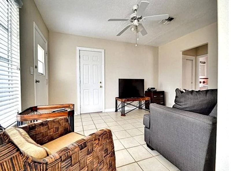 V3- 1 BR, waterfront villa, 2 min walk 2 beach in Clearwater, Florida, United States — photo 2