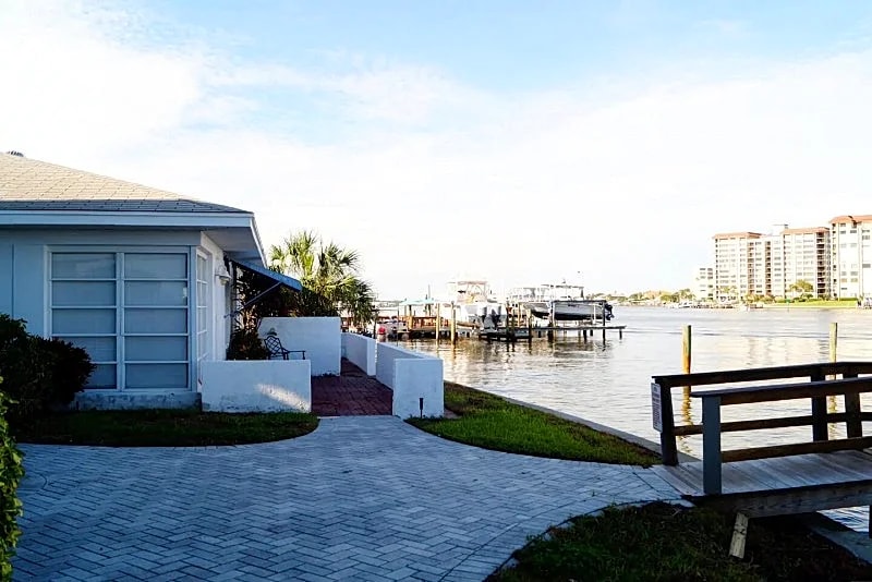 V2-2 BR, direct waterfront, 2 min walk to beach in Clearwater, Florida, United States — photo 4