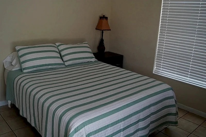 V4-1 BR, waterfront villa, 2 min walk to beach in Clearwater, Florida, United States — photo 4