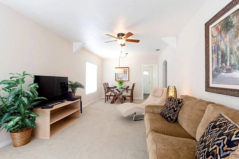 V1-2 BR, direct waterfront, 2 min walk to beach in Clearwater, Florida, United States — photo 2