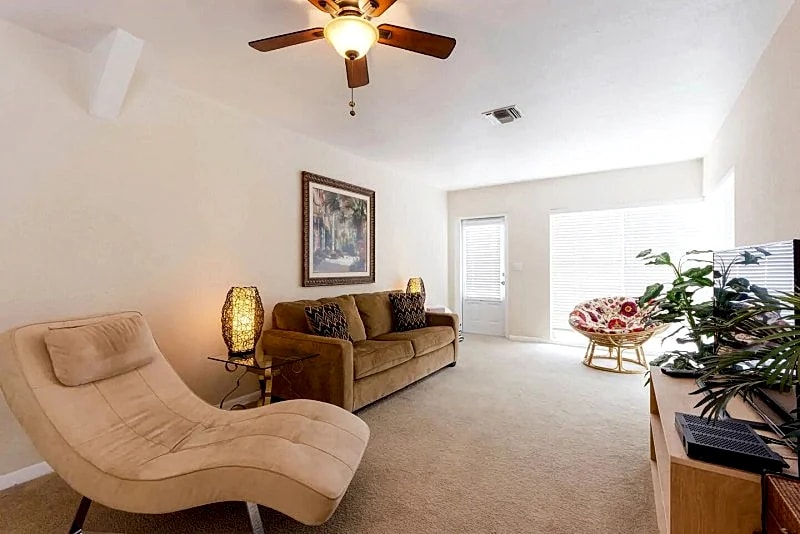 V1-2 BR, direct waterfront, 2 min walk to beach in Clearwater, Florida, United States — photo 3